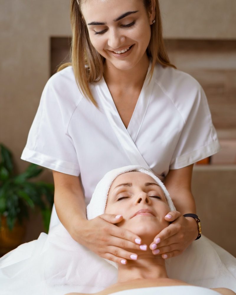 facial-massage-beauty-treatment-2-e1654008498372.jpg